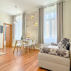 Zora & Natale Appartement Pula